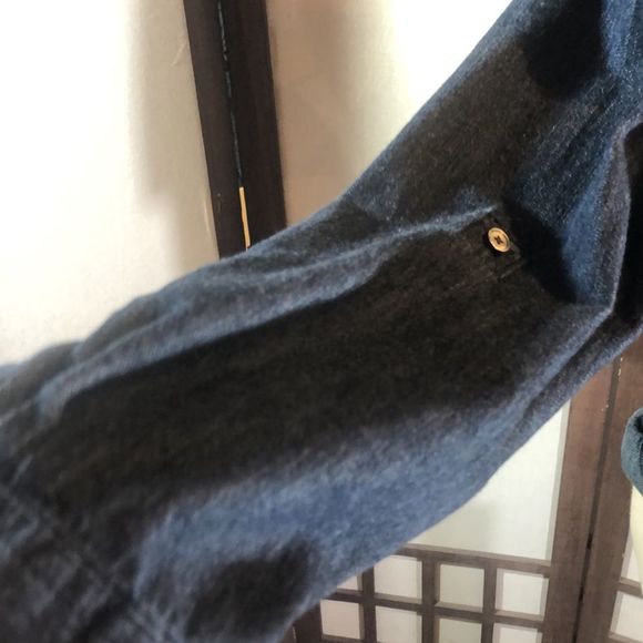 Talbots Denim Chambray Shirt 8P/ Cotton/ Long Roll Tab Sleeve/ Round Hem Pocket - Picture 3 of 11
